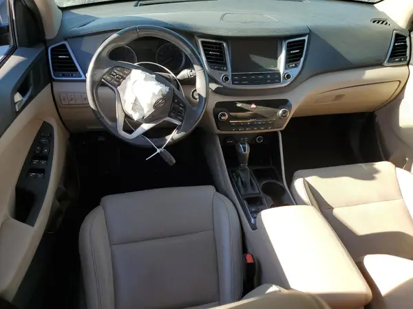 KM8J33A24HU275576 2017 HYUNDAI TUCSON - Image 8