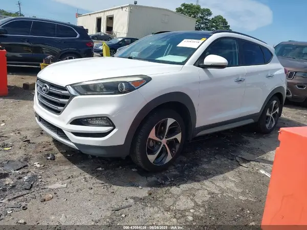 KM8J33A24HU277781 2017 HYUNDAI TUCSON - Image 2