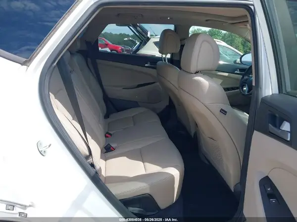 KM8J33A24HU277781 2017 HYUNDAI TUCSON - Image 8