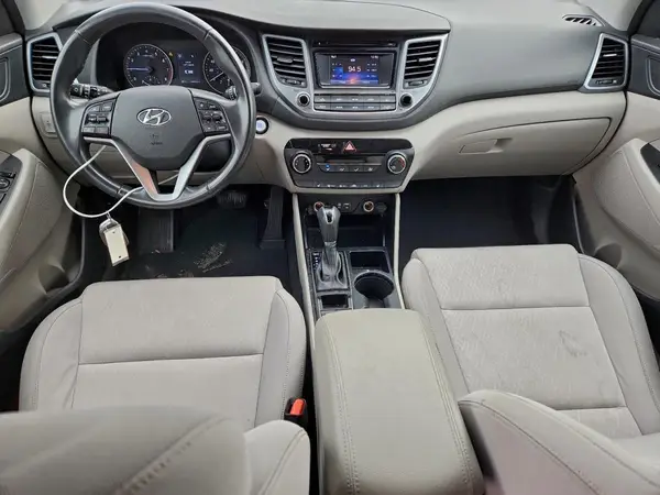 KM8J33A24HU279160 2017 HYUNDAI TUCSON - Image 8