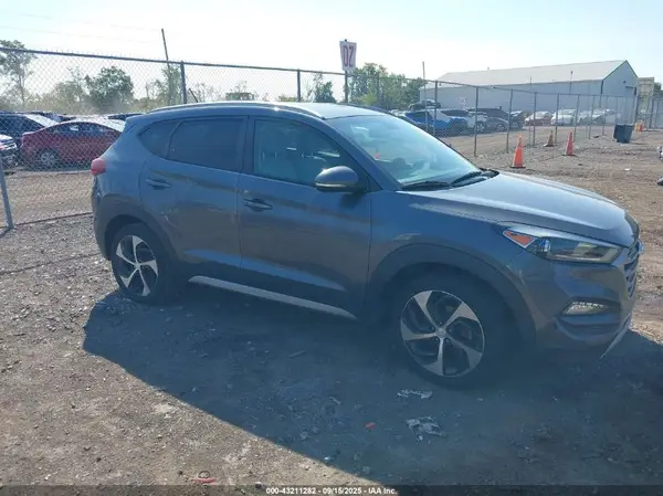 KM8J33A24HU280888 2017 HYUNDAI TUCSON - Image 1