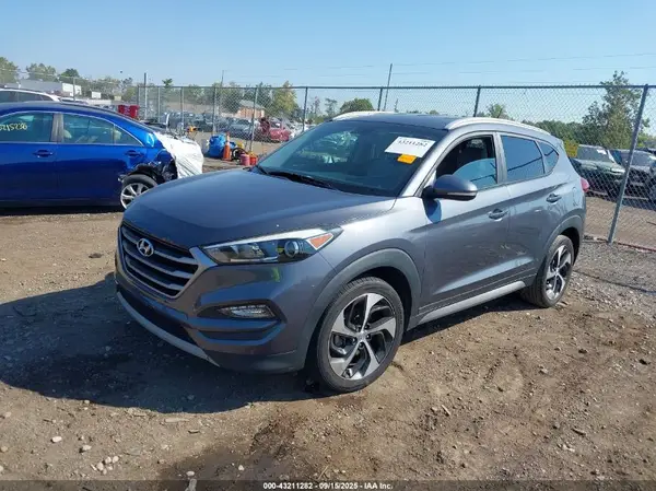 KM8J33A24HU280888 2017 HYUNDAI TUCSON - Image 2