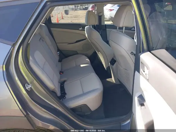 KM8J33A24HU280888 2017 HYUNDAI TUCSON - Image 8