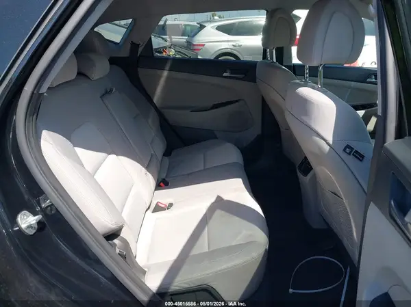 KM8J33A24HU291700 2017 HYUNDAI TUCSON - Image 8