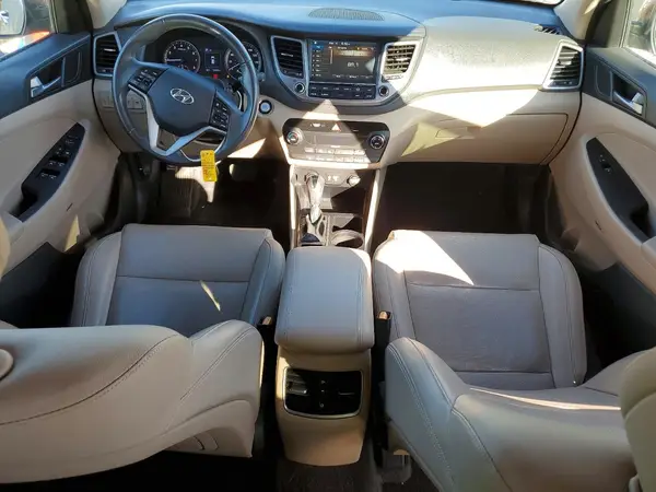 KM8J33A24HU293057 2017 HYUNDAI TUCSON - Image 8
