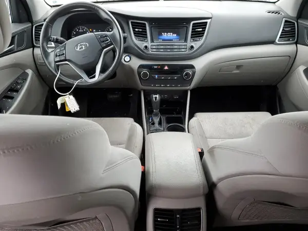 KM8J33A24HU300394 2017 HYUNDAI TUCSON - Image 8
