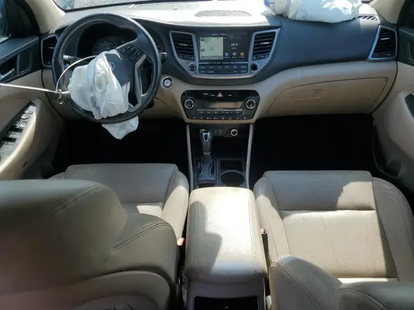 KM8J33A24HU302470 2017 HYUNDAI TUCSON - Image 8