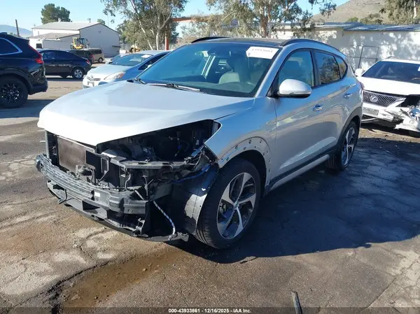 KM8J33A24HU312030 2017 HYUNDAI TUCSON - Image 2