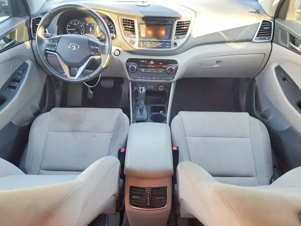 KM8J33A24HU312402 2017 HYUNDAI TUCSON - Image 8