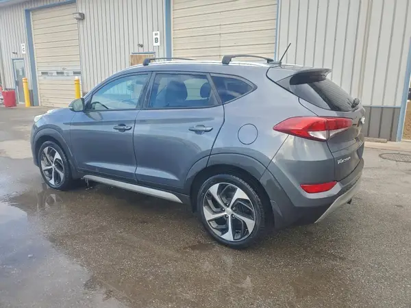 KM8J33A24HU324694 2017 HYUNDAI TUCSON - Image 2