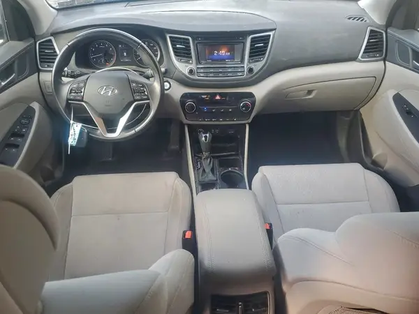KM8J33A24HU324694 2017 HYUNDAI TUCSON - Image 8
