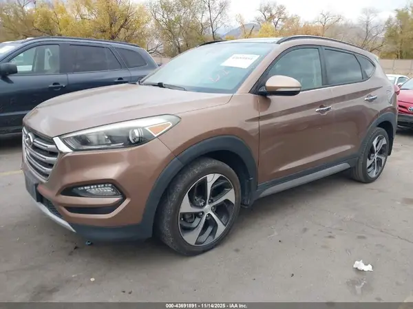 KM8J33A24HU328289 2017 HYUNDAI TUCSON - Image 2