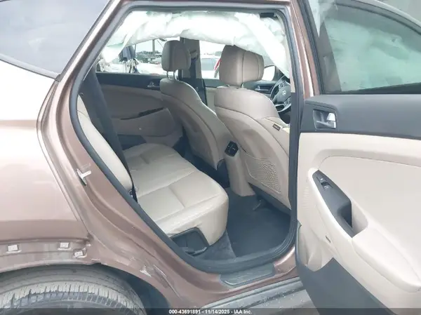 KM8J33A24HU328289 2017 HYUNDAI TUCSON - Image 8