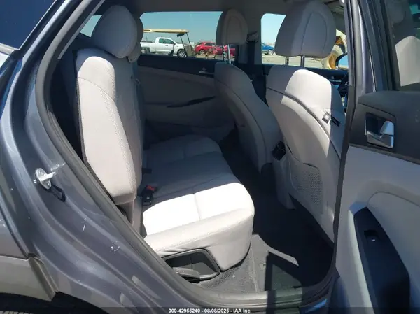 KM8J33A24HU357405 2017 HYUNDAI TUCSON - Image 8