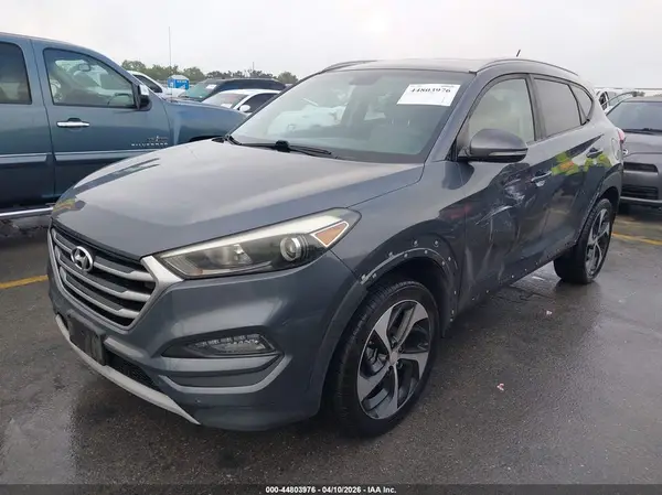 KM8J33A24HU357470 2017 HYUNDAI TUCSON - Image 2