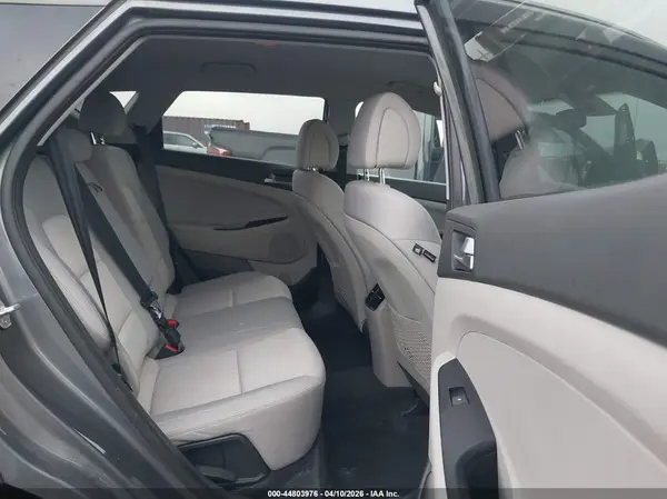 KM8J33A24HU357470 2017 HYUNDAI TUCSON - Image 8