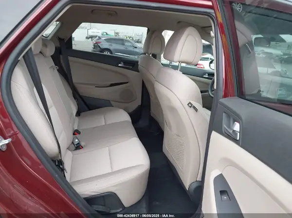 KM8J33A24HU359185 2017 HYUNDAI TUCSON - Image 8