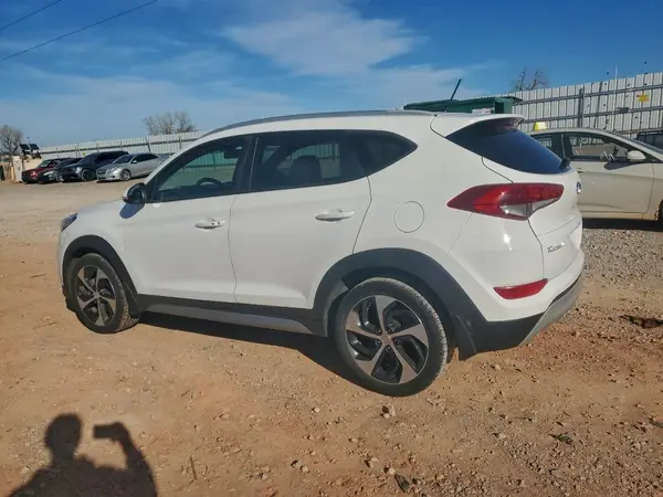 KM8J33A24HU359638 2017 HYUNDAI TUCSON - Image 2