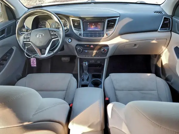 KM8J33A24HU359638 2017 HYUNDAI TUCSON - Image 8