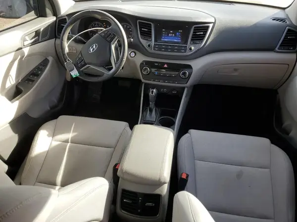 KM8J33A24HU365827 2017 HYUNDAI TUCSON - Image 8