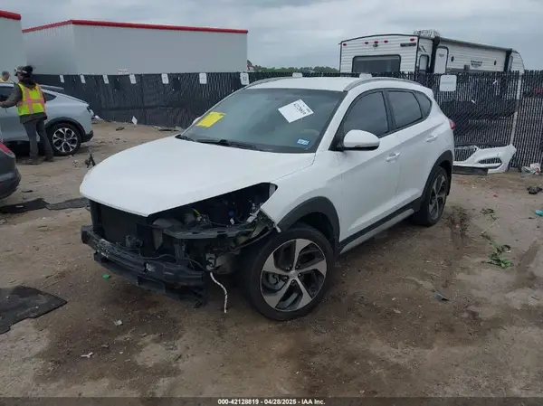KM8J33A24HU373555 2017 HYUNDAI TUCSON - Image 2
