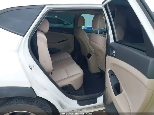 KM8J33A24HU373555 2017 HYUNDAI TUCSON - Image 8