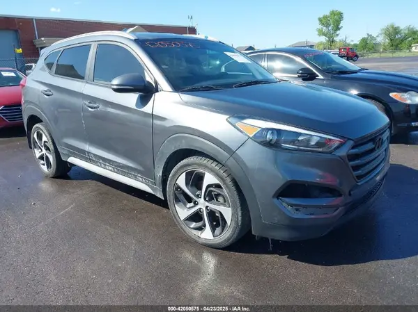 KM8J33A24HU387195 2017 HYUNDAI TUCSON - Image 1