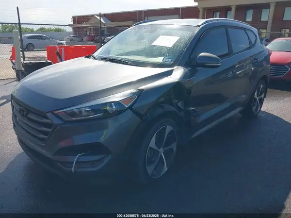 KM8J33A24HU387195 2017 HYUNDAI TUCSON - Image 2