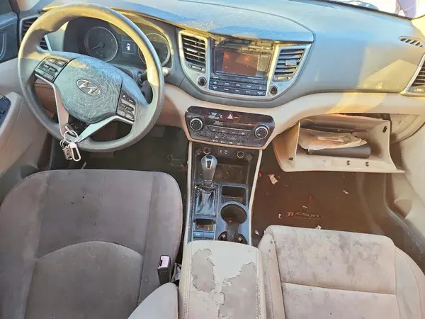 KM8J33A24HU393840 2017 HYUNDAI TUCSON - Image 8