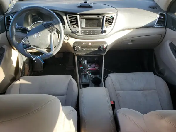 KM8J33A24HU402262 2017 HYUNDAI TUCSON - Image 8