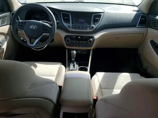 KM8J33A24HU410751 2017 HYUNDAI TUCSON - Image 8