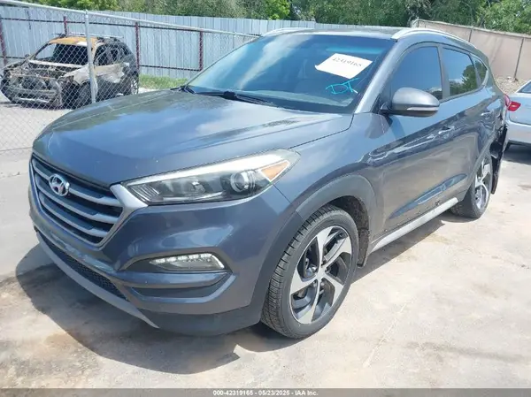 KM8J33A24HU425878 2017 HYUNDAI TUCSON - Image 2
