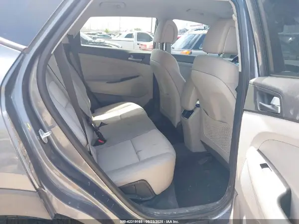 KM8J33A24HU425878 2017 HYUNDAI TUCSON - Image 8