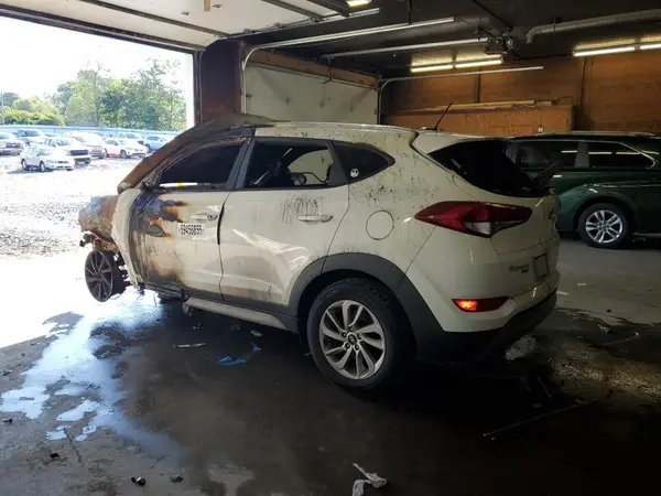 KM8J33A24HU460677 2017 HYUNDAI TUCSON - Image 2