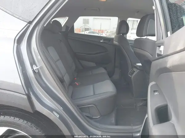 KM8J33A24HU467225 2017 HYUNDAI TUCSON - Image 8