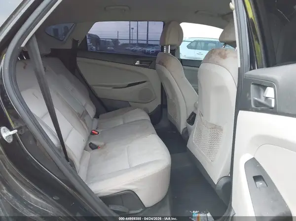 KM8J33A24HU476779 2017 HYUNDAI TUCSON - Image 8