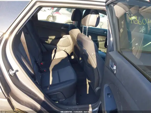 KM8J33A24HU487720 2017 HYUNDAI TUCSON - Image 8