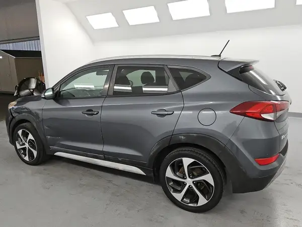 KM8J33A24HU495462 2017 HYUNDAI TUCSON - Image 2