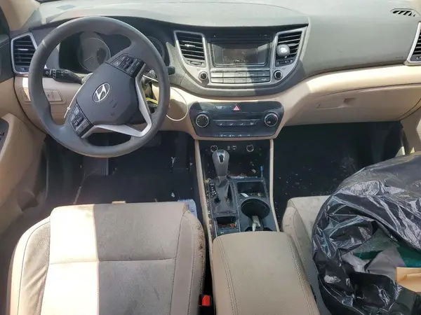 KM8J33A24HU503012 2017 HYUNDAI TUCSON - Image 8