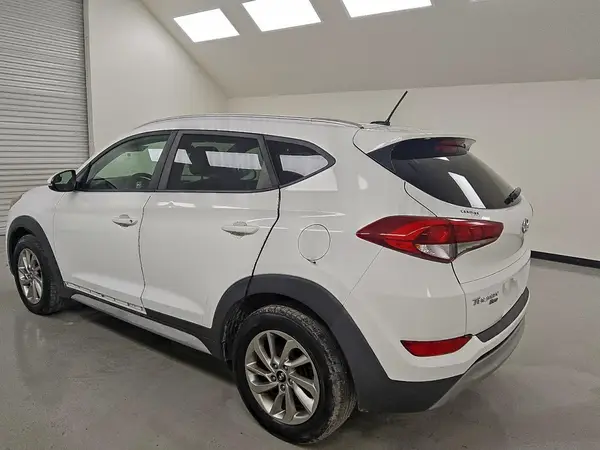 KM8J33A24HU503043 2017 HYUNDAI TUCSON - Image 2
