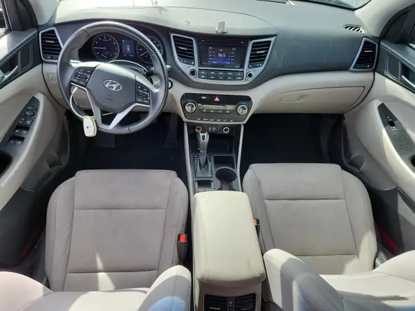 KM8J33A24HU505889 2017 HYUNDAI TUCSON - Image 8