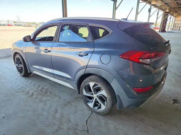 KM8J33A24HU524295 2017 HYUNDAI TUCSON - Image 2