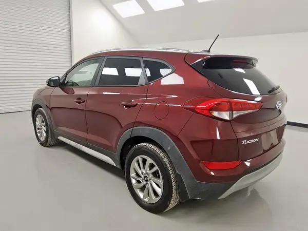 KM8J33A24HU527942 2017 HYUNDAI TUCSON - Image 2
