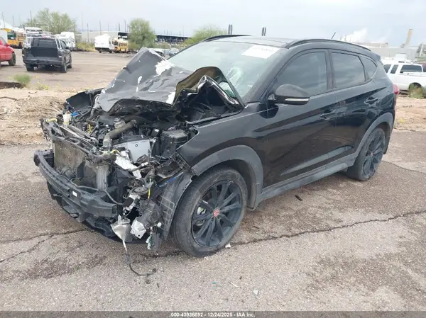 KM8J33A24HU528797 2017 HYUNDAI TUCSON - Image 2