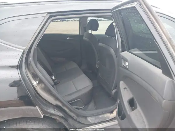 KM8J33A24HU528797 2017 HYUNDAI TUCSON - Image 8
