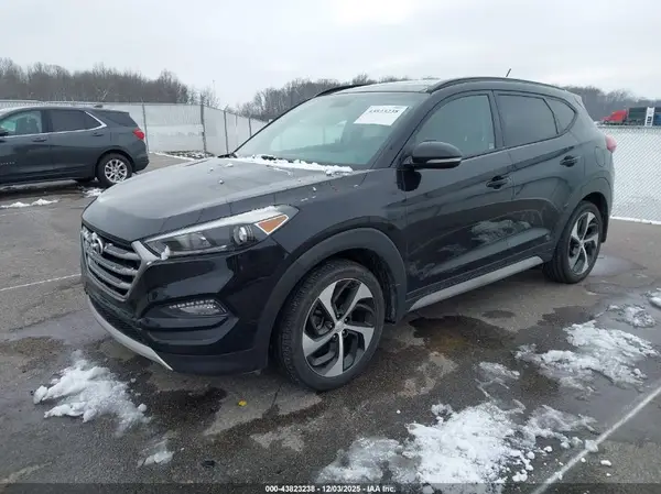 KM8J33A24HU553991 2017 HYUNDAI TUCSON - Image 2