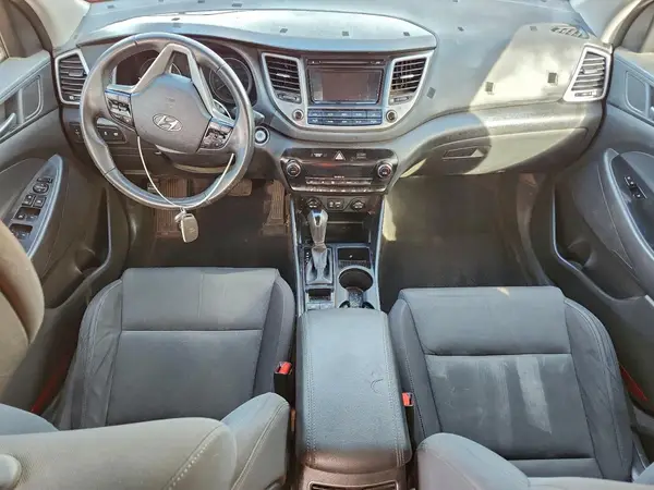 KM8J33A24HU556423 2017 HYUNDAI TUCSON - Image 8