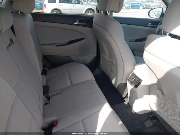 KM8J33A24HU558527 2017 HYUNDAI TUCSON - Image 8
