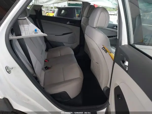 KM8J33A24HU559581 2017 HYUNDAI TUCSON - Image 8