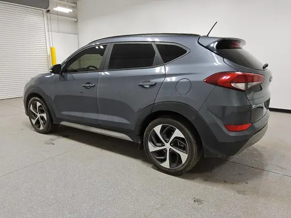 KM8J33A24HU561377 2017 HYUNDAI TUCSON - Image 2